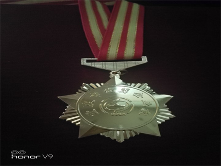 周波董事長獲優秀企業家榮譽稱號簡報